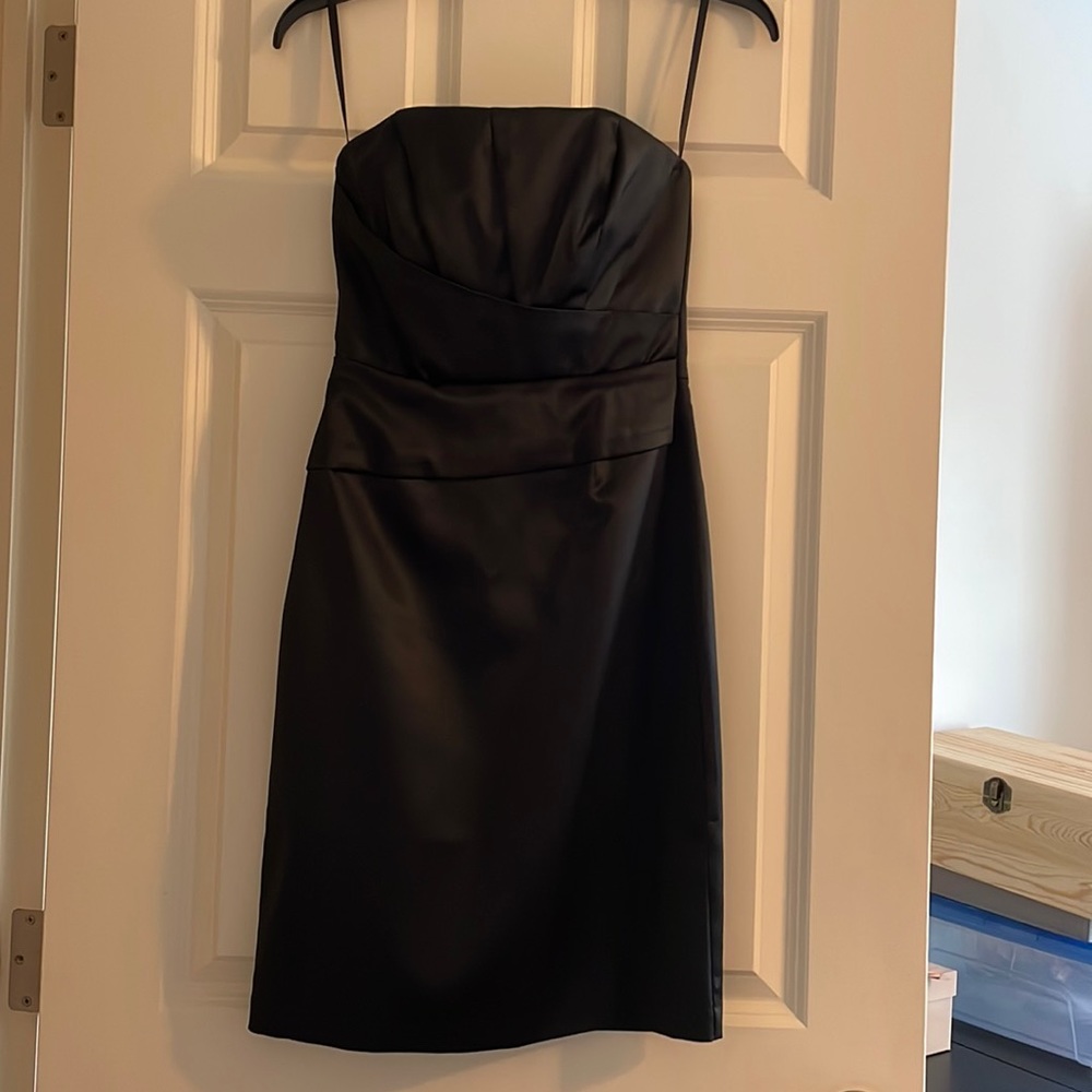 NWT Black White House Black Market strapless dress. Size 0. Additional straps.